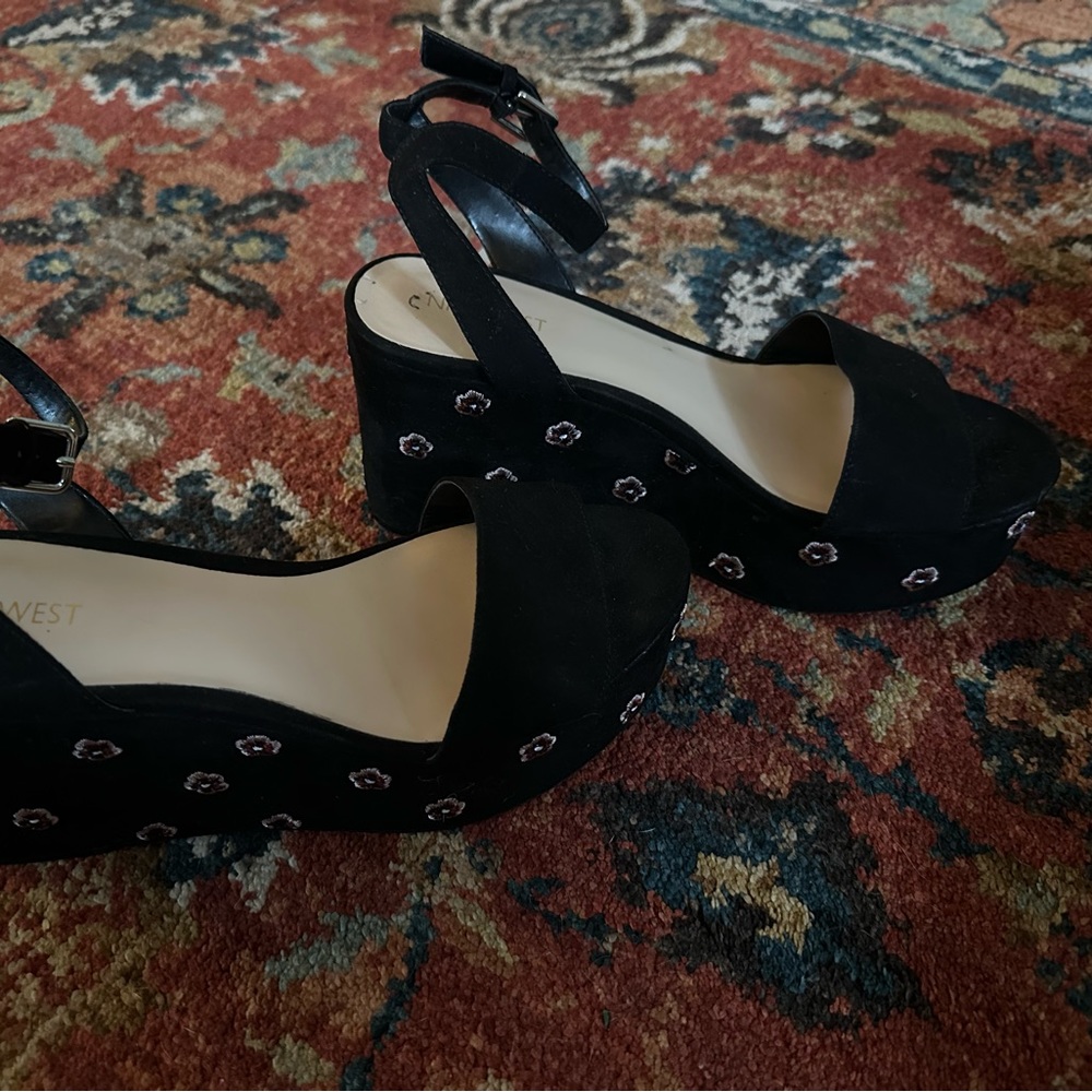 Excellent condition Nine West sandals